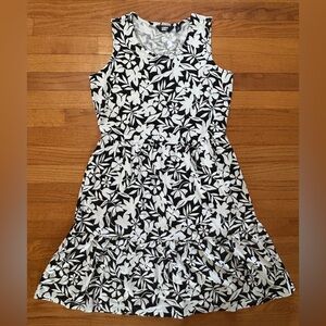 Lands End Dress Women’s Size S 6/8 Black White Floral Fit N Flare Tier Vacation